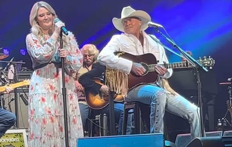 Alan Jackson’s Surprise Duet with Daughter Ali at Bridgestone Arena Leaves Fans in Tears