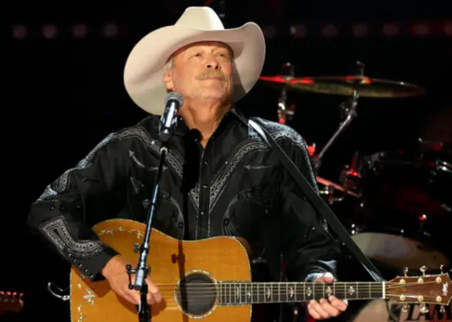 Alan Jackson Gets Emotional While Singing “Drive” At One Of His Last Shows