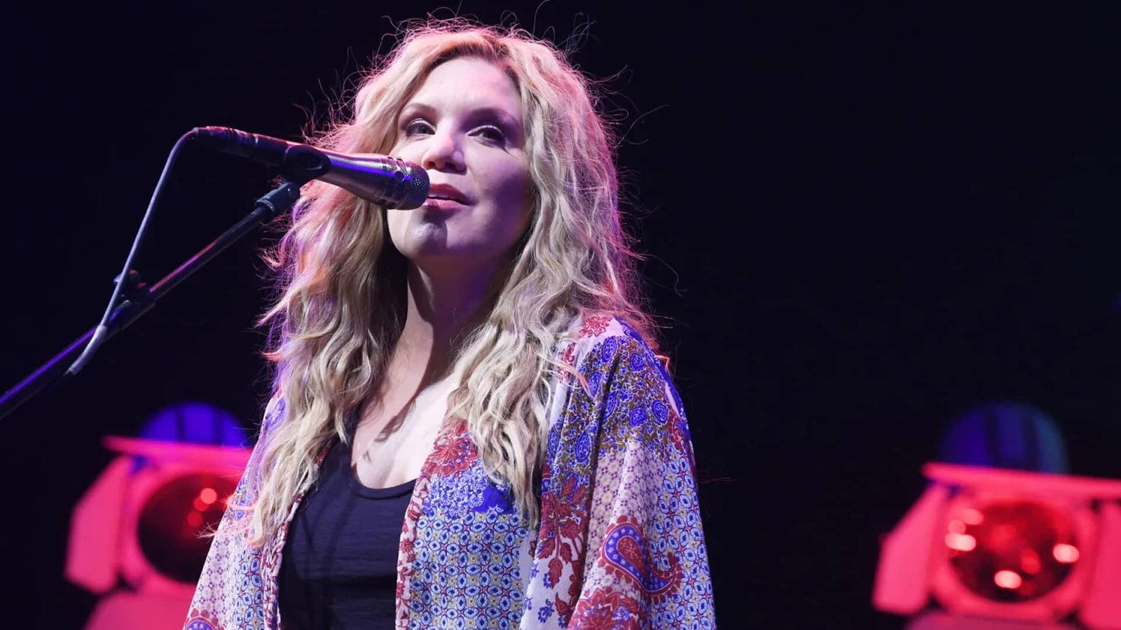 Alison Krauss Has the Voice of an Angel and You Can Hear It in “When You Say Nothing at All”