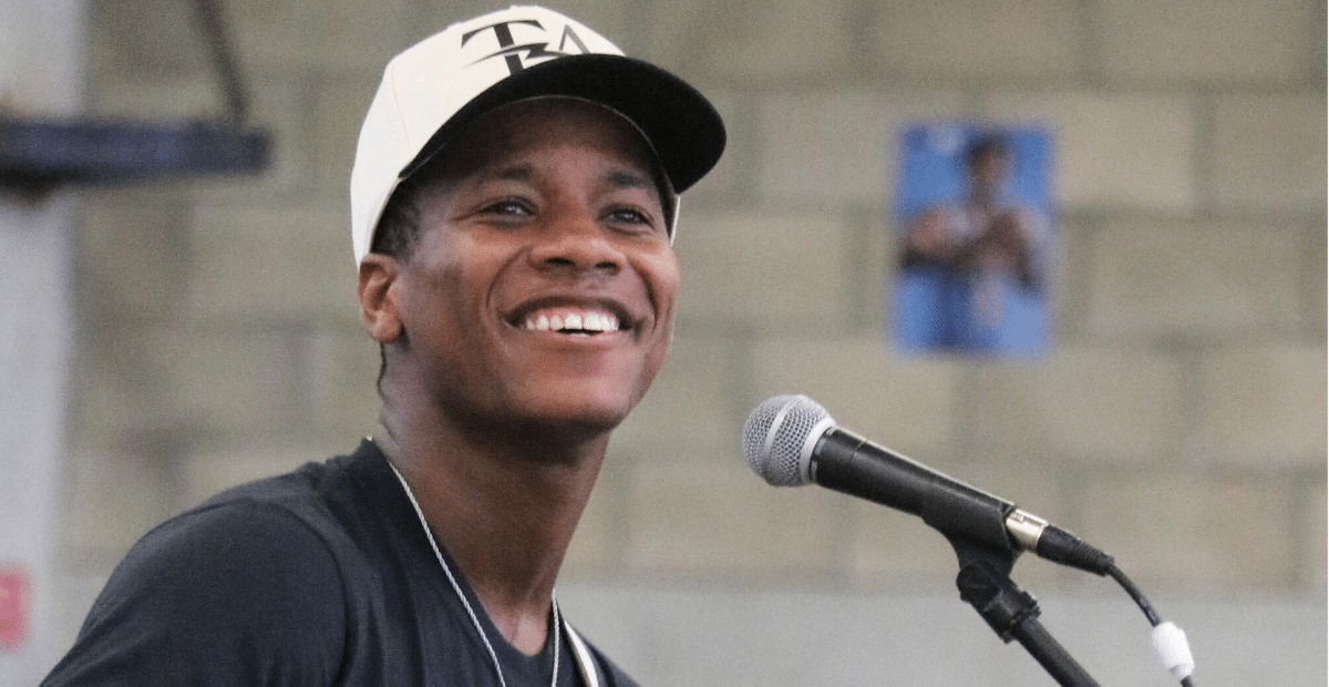“American Idol” Finalist Thunderstorm Artis Brings Hope To Inmates With Worship Set At Hawaiian Prison
