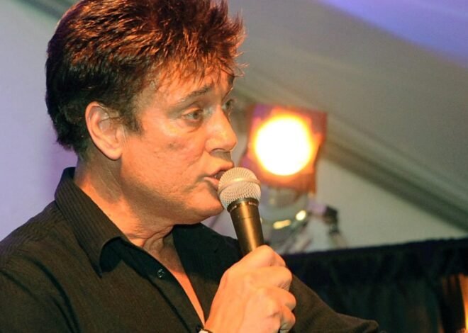 Country Music Star Ronnie McDowell Recovering From Serious Surgery Complication