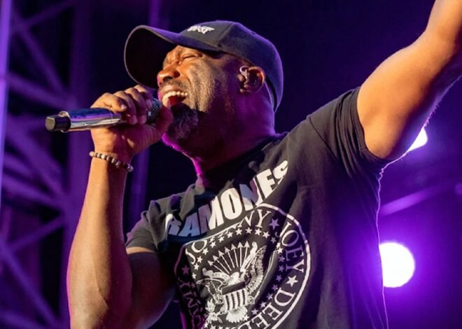 Darius Rucker Walks Off Stage After 4 Songs Says “I Can’t Sing Anymore” and Refunds Fans