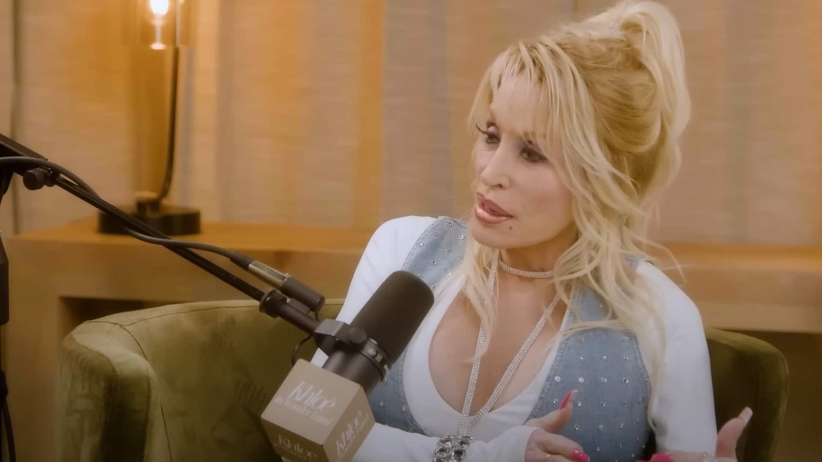 Dolly Parton Says She’s Putting New Songs on Hold While She Grieves for Her Husband