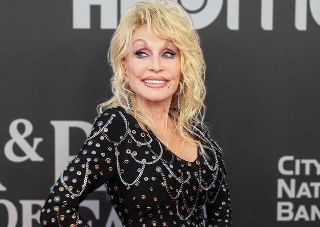 Dolly Parton Shares Glamorous Photo Says She’ll Always Look How She Feels Inside