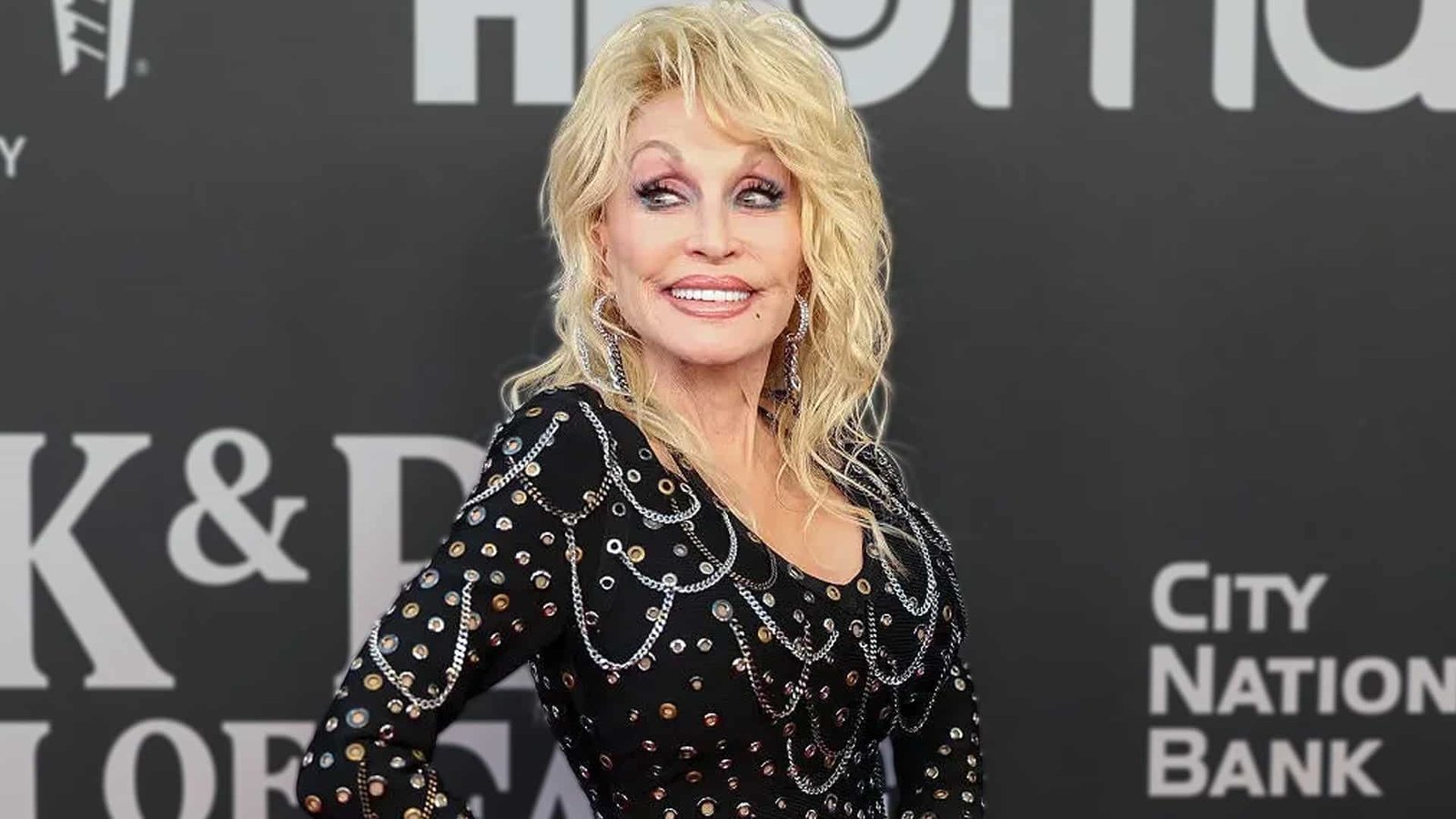 Dolly Parton Shares Glamorous Photo Says She’ll Always Look How She Feels Inside