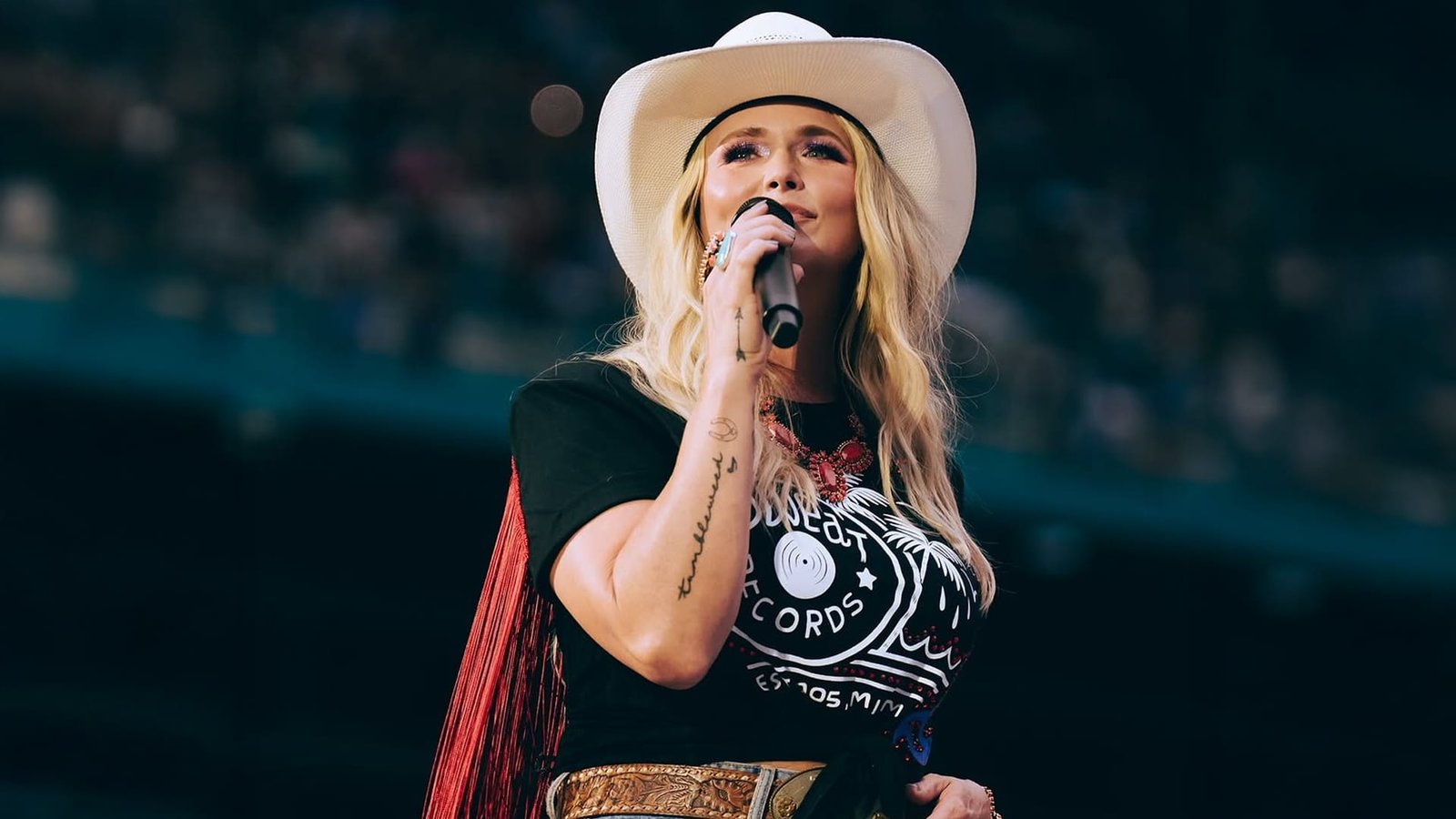 Miranda Lambert’s Bittersweet Miami Tribute to Bandmate’s Late Father Leaves Fans in Tears