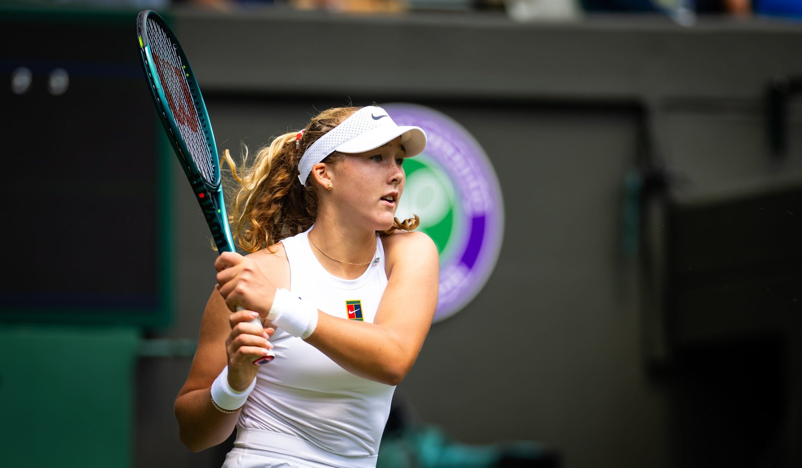 Andreeva holds off Bronzetti to reach third round of Wimbledon