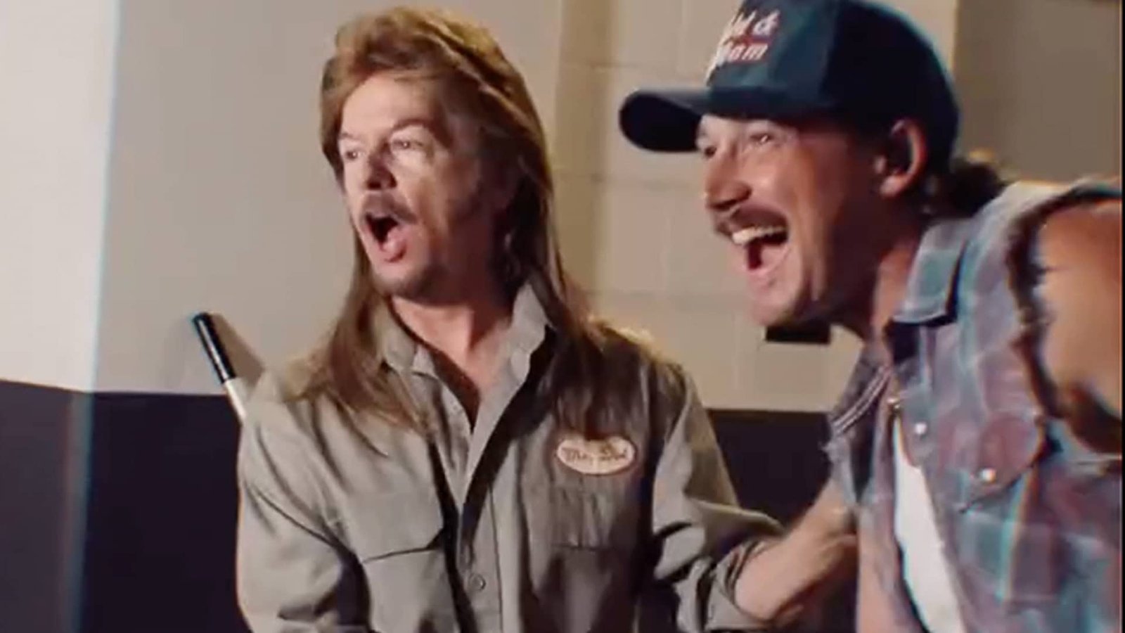Morgan Wallen Walked Out With Joe Dirt in Arizona and Fans Went Absolutely Wild