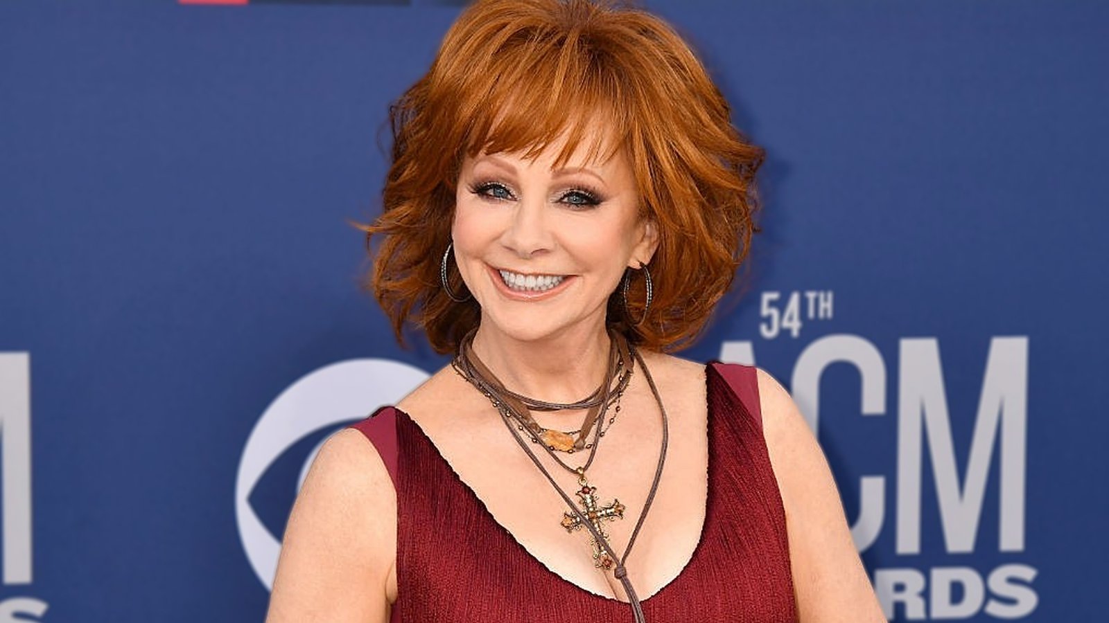 Reba McEntire Looks Almost Unrecognizable Without Her Iconic Red Hair on Stage