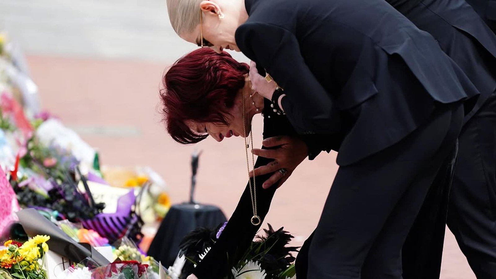 Sharon Osbourne Breaks Down in Tears During Ozzy Osbourne’s Funeral Procession in Birmingham
