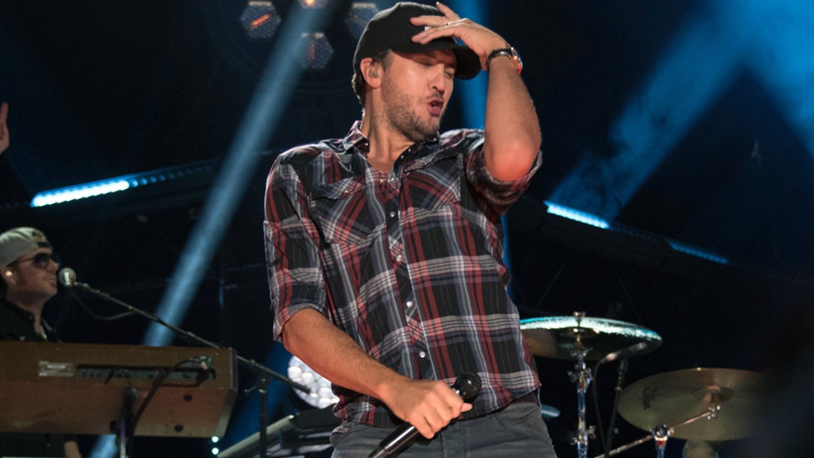 Why Some Country Fans Can’t Stand Luke Bryan and Others Say He Saved the Genre