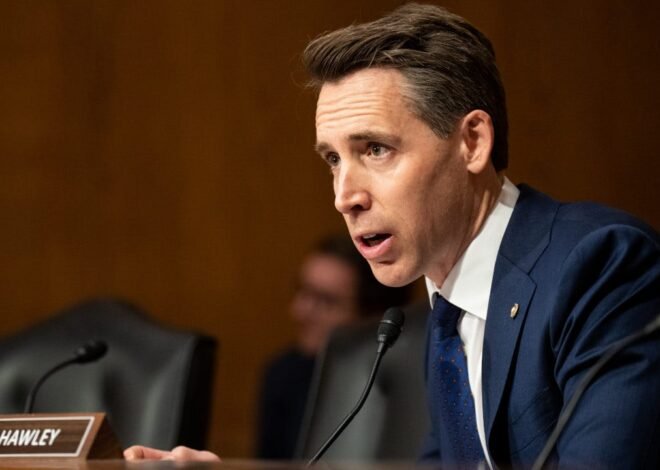 Congressional stock trading ban passes through committee as Hawley denies reports of White House pushback