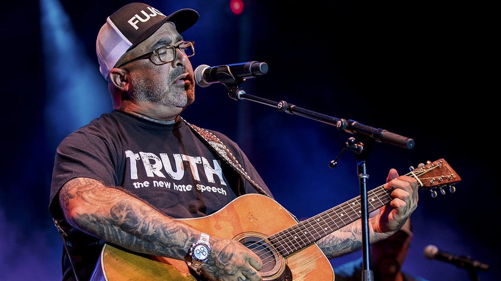 Aaron Lewis Says Country Radio Today Can’t Be Compared to George Jones or Merle Haggard