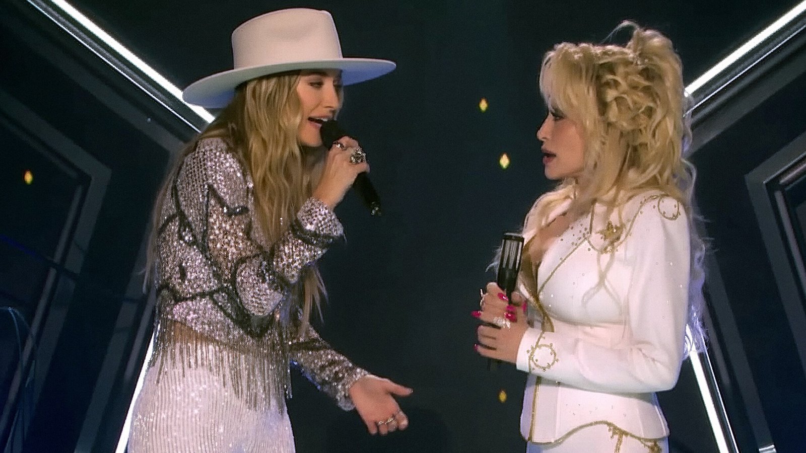 Dolly Parton Joins Lainey Wilson for a Breathtaking Rendition of “I Will Always Love You”