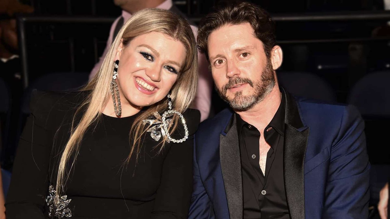 Kelly Clarkson ‘Devastated’ and Helping Her Kids Cope After Ex-Husband’s Passing