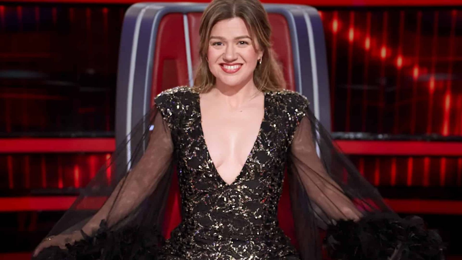 Kelly Clarkson Returns to The Voice After Missing One Episode Following Ex Brandon Blackstock’s Death