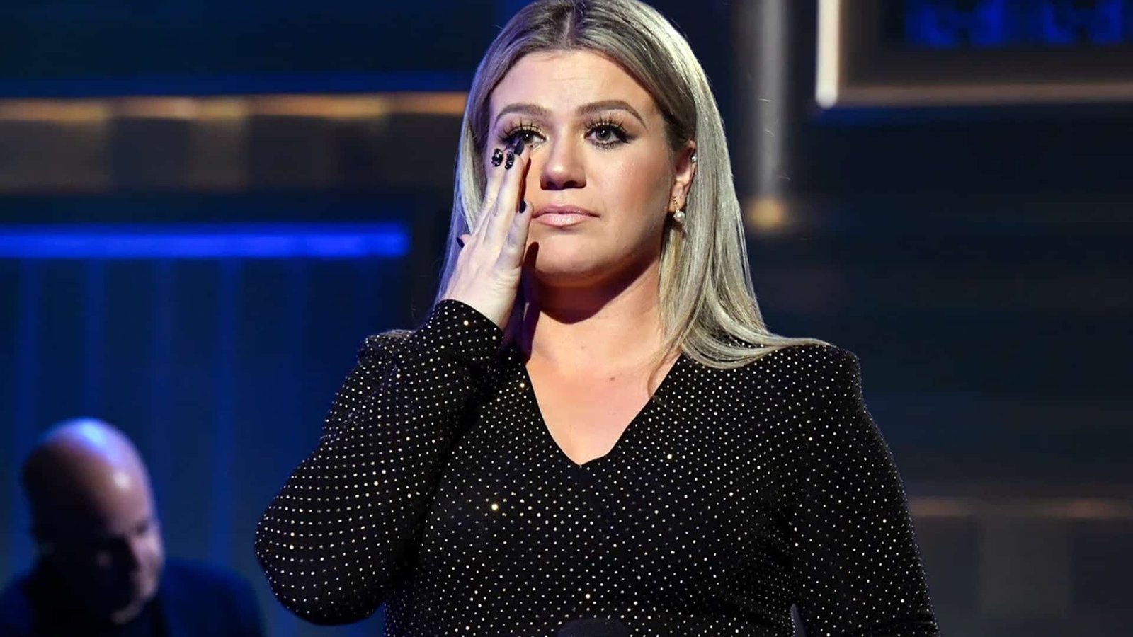 Kelly Clarkson’s Show Cancellations Linked to Heartbreaking News About Her Ex-Husband