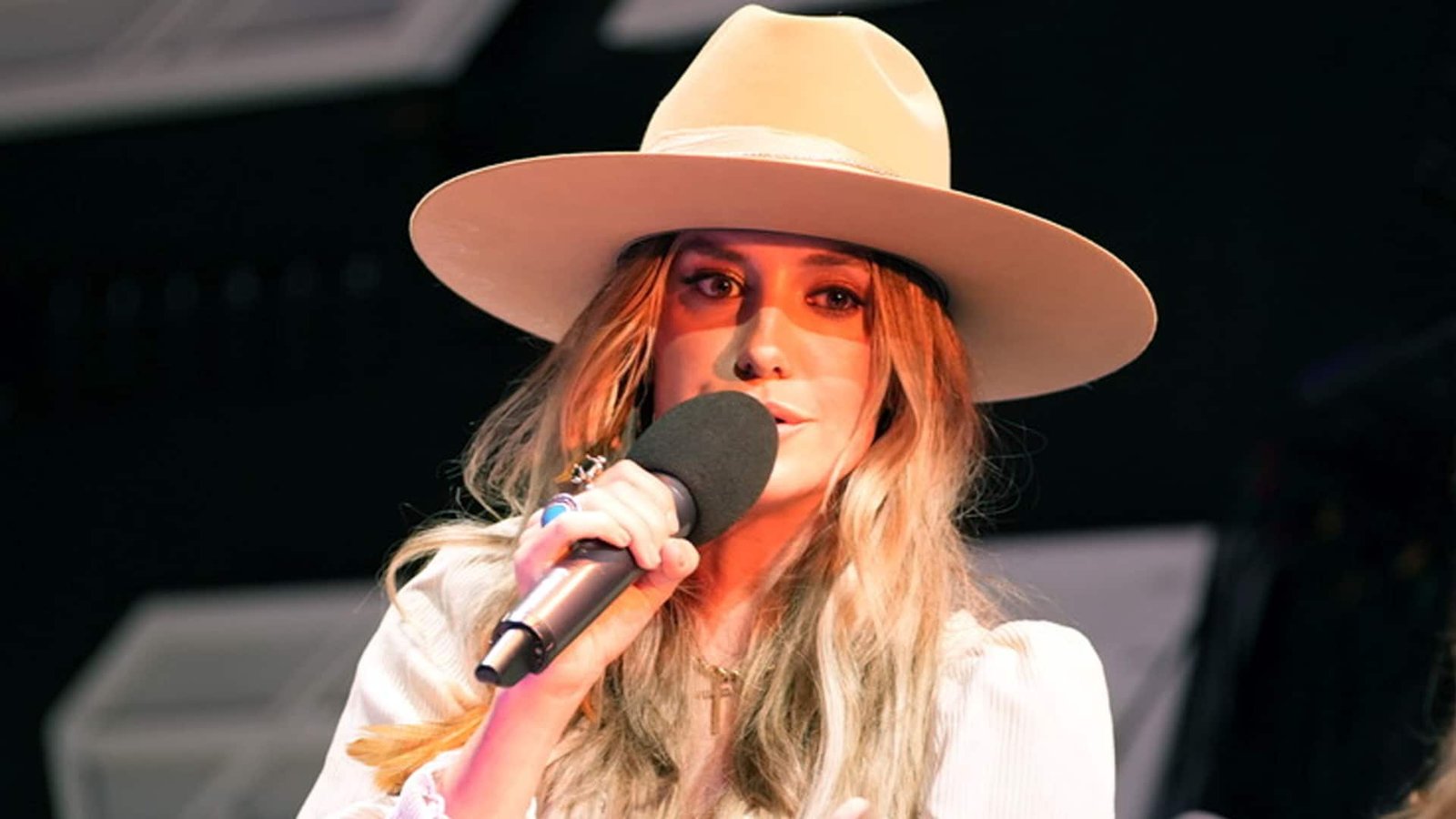 Lainey Wilson Candidly Admits What She Misses Most in Life Now That She’s a Country Superstar