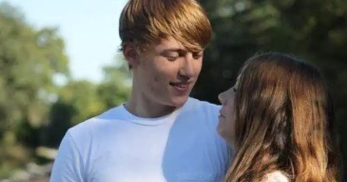Teen was killed in front of girlfriend during “sweet” photoshoot on railroad tracks