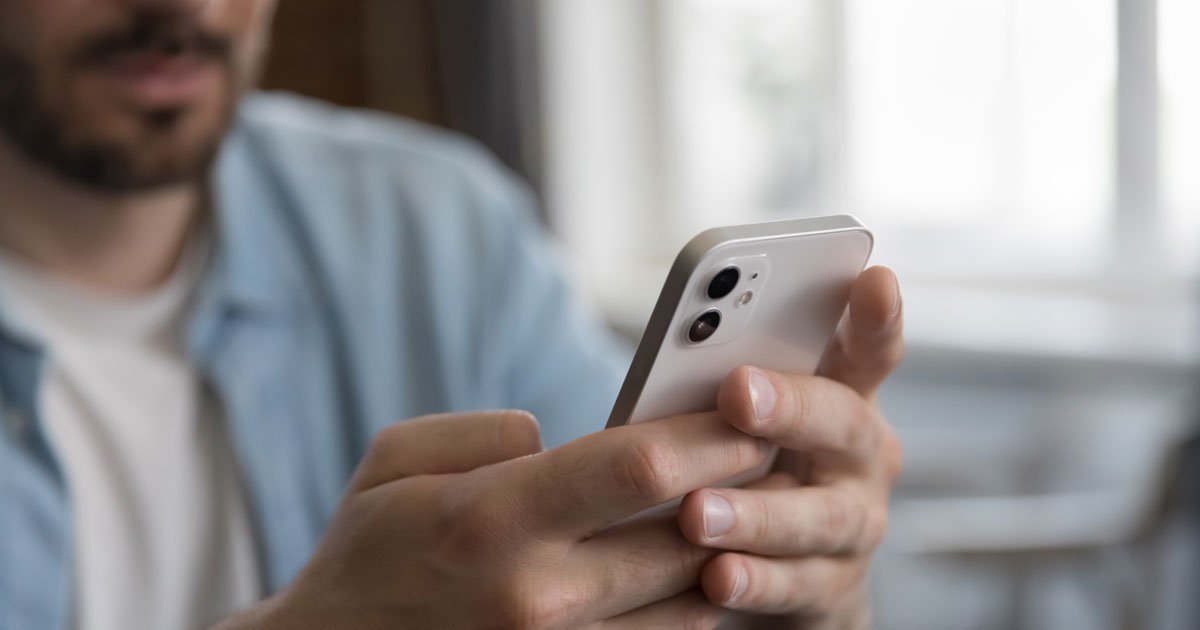 Parents urged to stop ‘phubbing’ in front of their kids