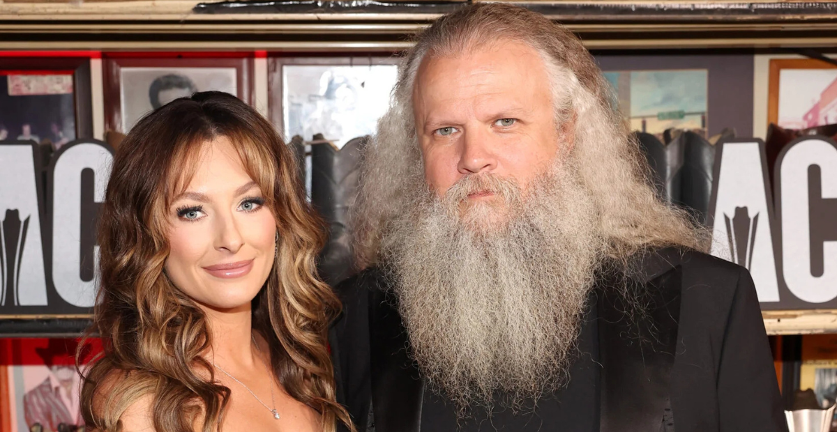Jamey Johnson & Wife Brittney Launch New Nonprofit “Give It Away Fund”