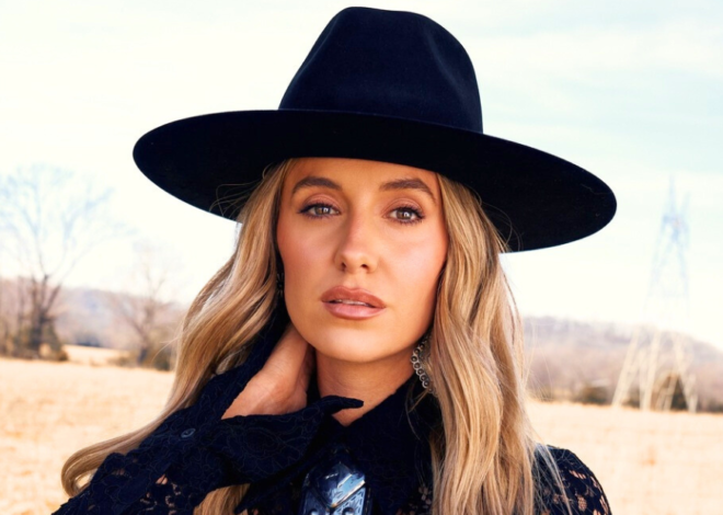 Lainey Wilson Drops Deluxe Version Of “Whirlwind” Album