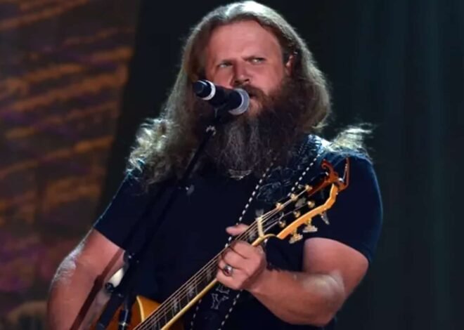 Jamey Johnson Pays Tribute to Charlie Kirk With a Mournful Performance of “Lead Me Home”