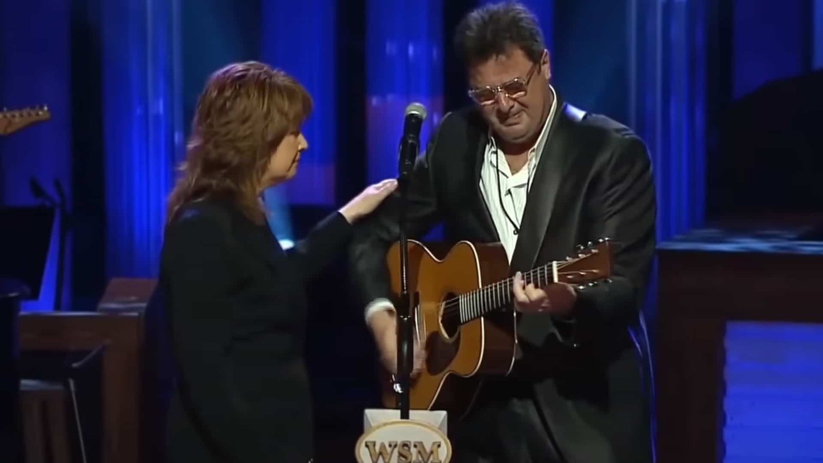 Vince Gill Breaks Down in Tears Singing “Go Rest High on That Mountain” at George Jones’ Funeral