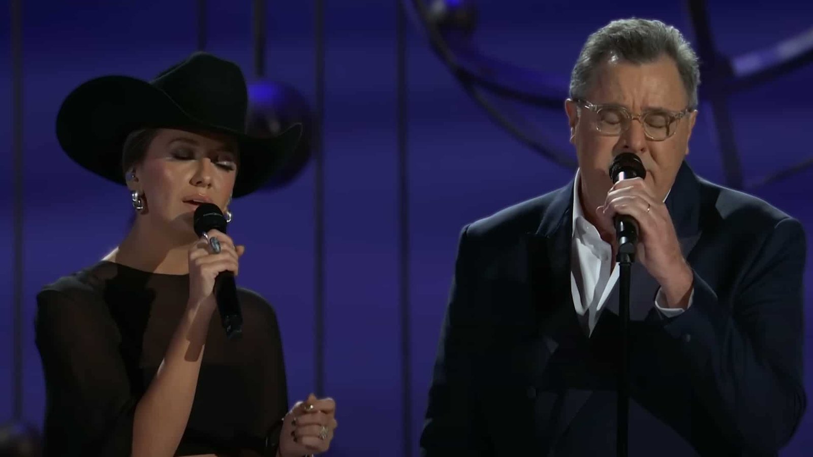 Vince Gill and Lainey Wilson Perform ‘Go Rest High on That Mountain’ in a Heartbreaking Emmys Tribute