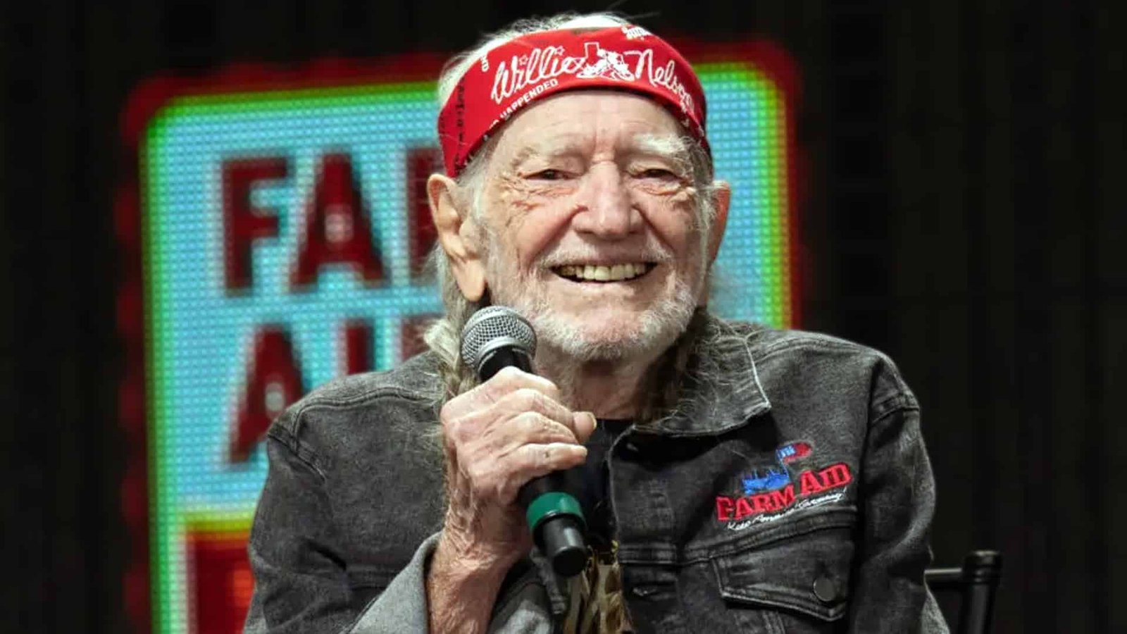 Zac Brown Reveals the Hilarious Thing Willie Nelson Does With Young Artists Before Shows