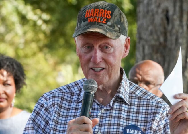 Concerns grow for Bill Clinton after unmissable detail in new photos