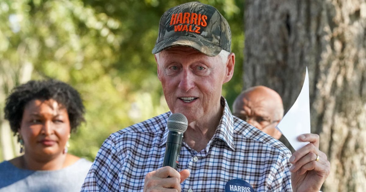 Concerns grow for Bill Clinton after unmissable detail in new photos