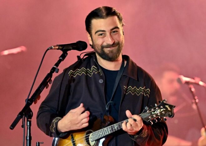 If Noah Kahan’s Music Is a &#8216;Snooze Fest,&#8217; Sweet Dreams