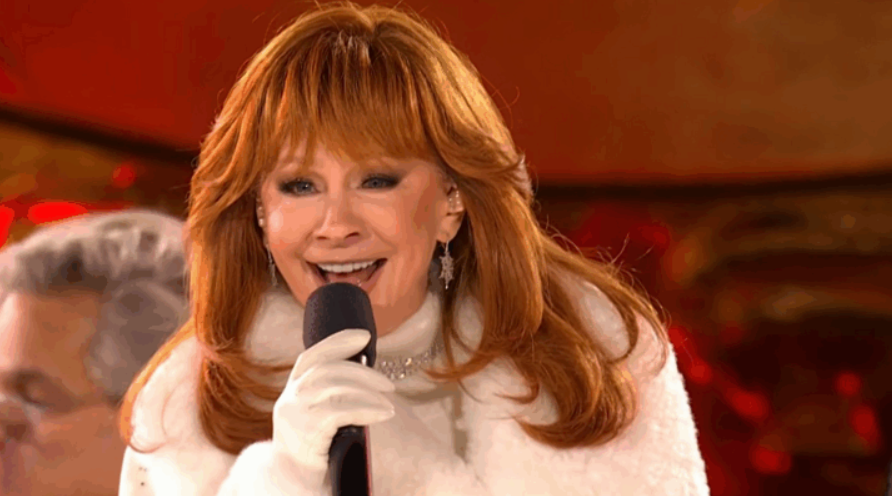 Reba McEntire Brings Holiday Classics To Rockefeller Center Christmas Tree Lighting
