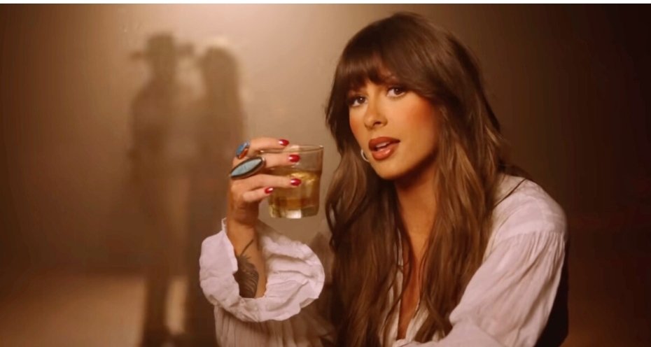 Ella Langley Makes Country Music History As “Choosin’ Texas” Climbs To #1 On The Hot 100 Chart