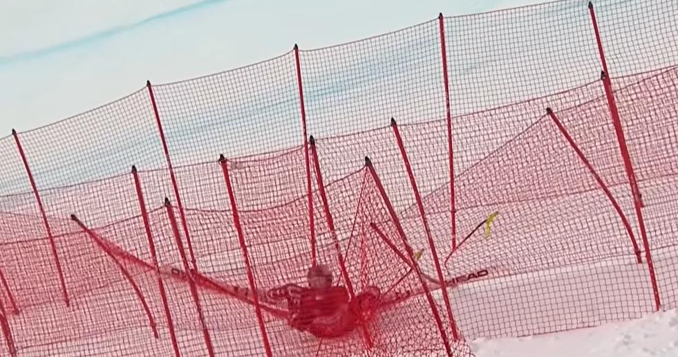 Lindsey Vonn crashes out in downhill race at Milano Cortina Games after rupturing ACL