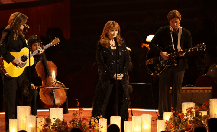 Reba McEntire Leads Moving In Memoriam Performance At Grammy Awards
