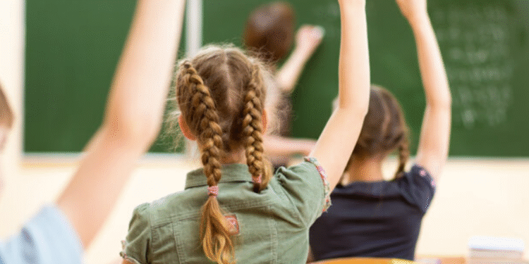 Retired teacher’s honest words to parents go viral