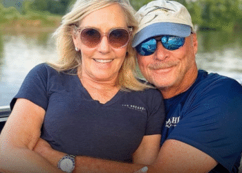 Alan Jackson took to social media to celebrate his wife Denise Jackson on her birthday, sharing a heartfelt and simple message: “Happy Birthday, Denise! ❤️”