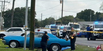 15 injured after car slams into crowd at Louisiana parade 💔🙏