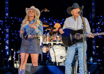 See Miranda Lambert and George Strait Team Up For Two-Song Performance in Texas