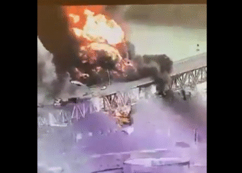 Wild video shows fireball consume Panama Canal’s Bridge of the Americas, killing one