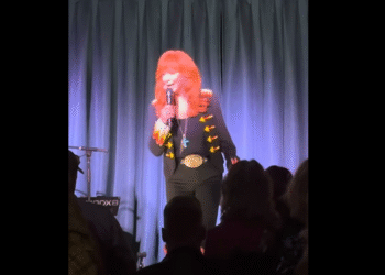 Reba McEntire debuts song ‘One Night in Tulsa’ at Oklahoma bar