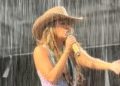 Lainey Wilson Embraces Heavy Rain For Epic Performance at New Orleans Jazz Fest