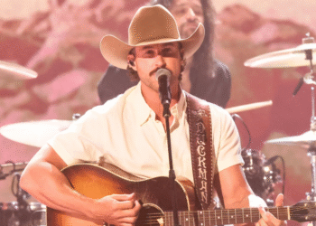 Riley Green Makes His American Music Awards Peformance Debut With “Worst Way”