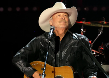 70,000 Fans Sing “Where Were You (When The World Stopped Turning)” During Alan Jackson’s Emotional Farewell Concert