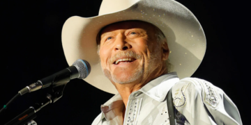 Alan Jackson To Release Album From Historic Farewell Concert – Learn When