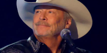 9 Unforgettable Moments From Alan Jackson’s Final Show [Watch]