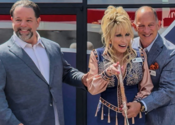 Dolly Parton Cuts Ribbon, Officially Opens Her Tennessean Travel Stop
