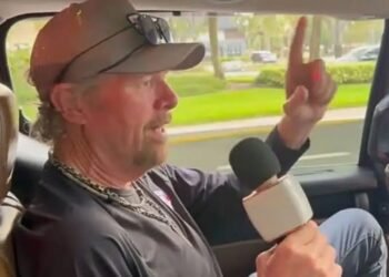 Toby Keith Filmed Singing Karaoke In An Uber
